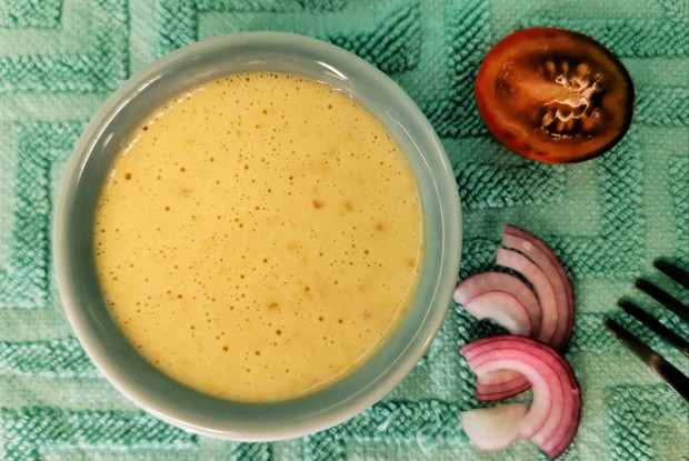 Классический соус к салатам с лимонным соком