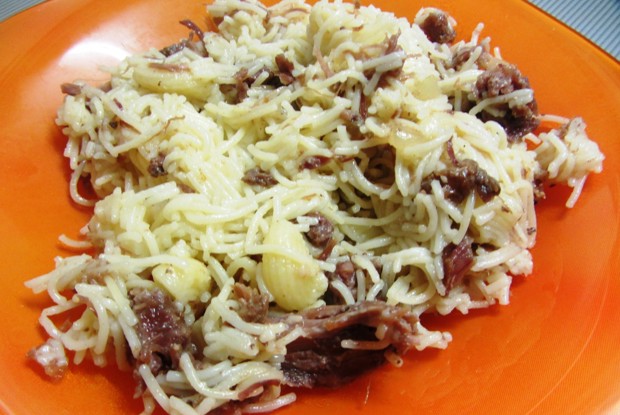 Макароны по-флотски с вареной говядиной