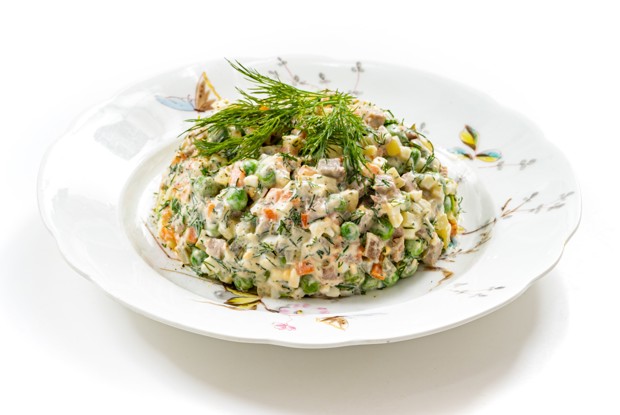 Классический оливье с мясом