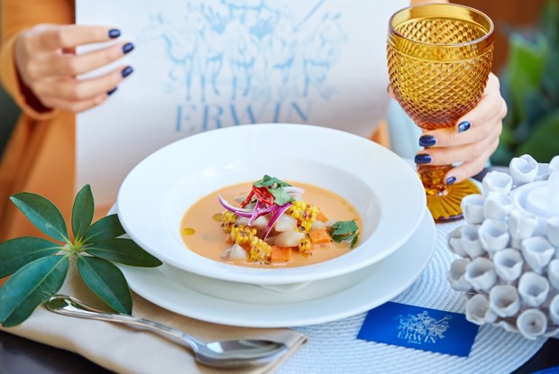 Классический перуанский севиче из морского окуня с бататом и сладкой кукурузой