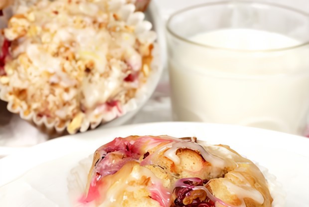 Клюквенные маффины с апельсиновой цедрой в белой апельсиновой глазури