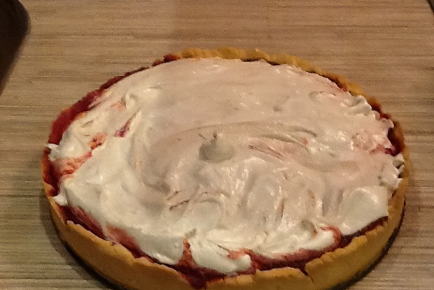 Клюквенный пирог с меренгами