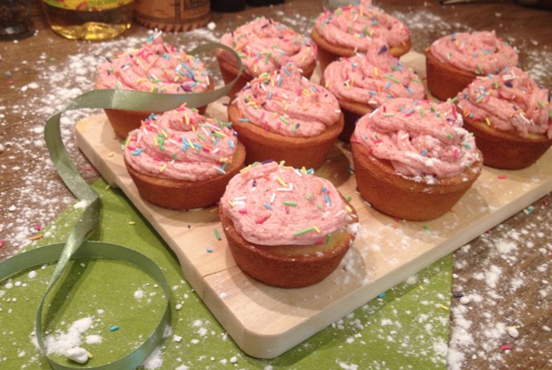 Клубничные капкейки