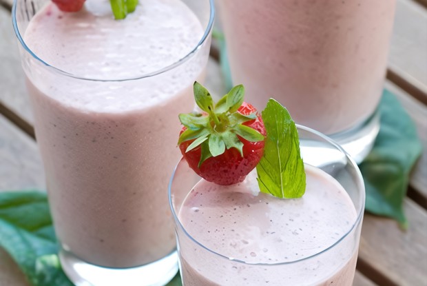 Клубничный смузи с клюквенным соком