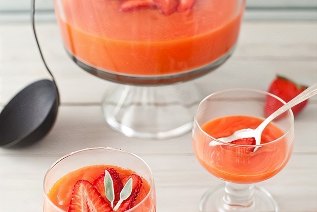 Клубничный суп с мятой