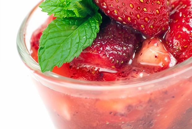 Клубнично-яблочный пунш