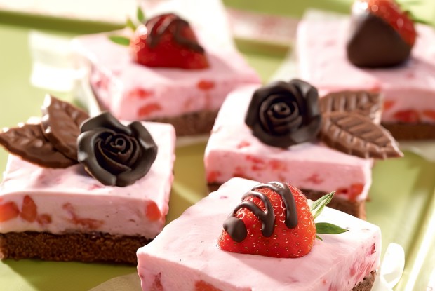 Клубнично-шоколадные пирожные