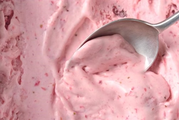 Клубничное мороженое