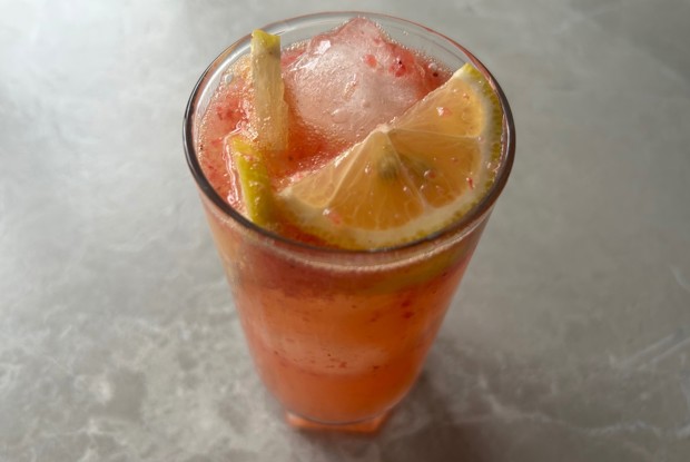 Клубничный лимонад