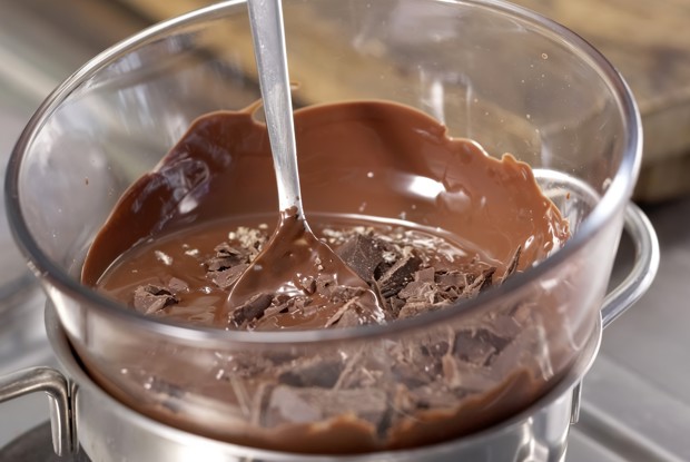 Клубника в шоколадной глазури с кардамоном