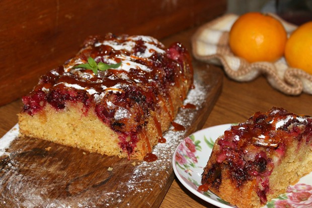 Клюквенный кекс с каремелью