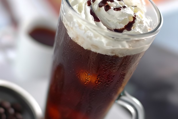 Кофе Фарисей с ромом и взбитыми сливками