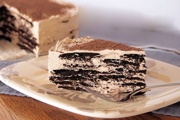 Кофейный десерт из вафель и крема