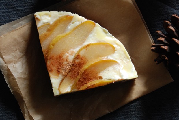 Кофейный торт с медовой грушей