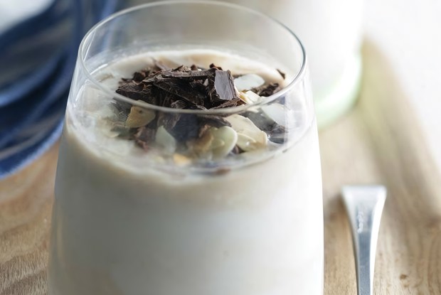 Кофейный творожный десерт с бананом