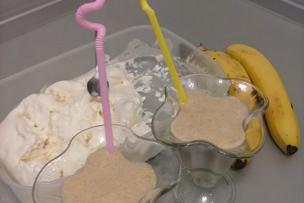 Кофейно-банановый молочный коктейль