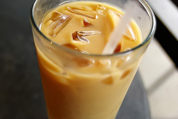 Кофейно-сливочный коктейль с самбукой