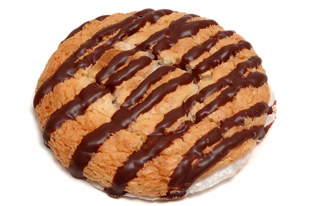 Кокосовые макаруны с шоколадом