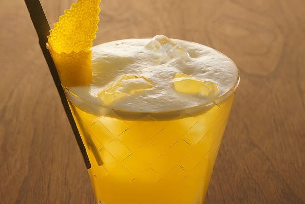 Коктейль «Физ «Утренняя слава» (Mai TaiMorning Glory Fizz)