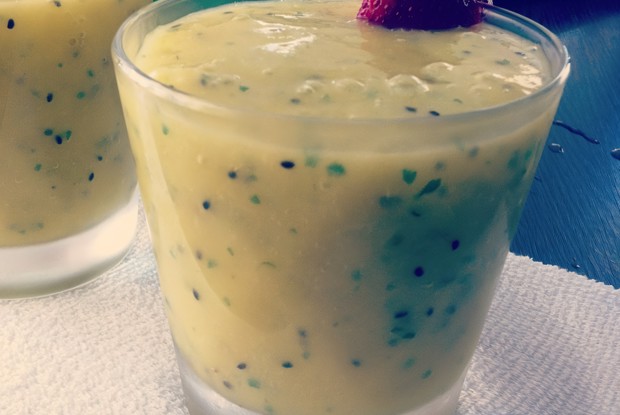 Коктейль из киви и манго с мятой