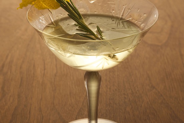 Коктейль «Копченый мартини» (Smoky Martini)