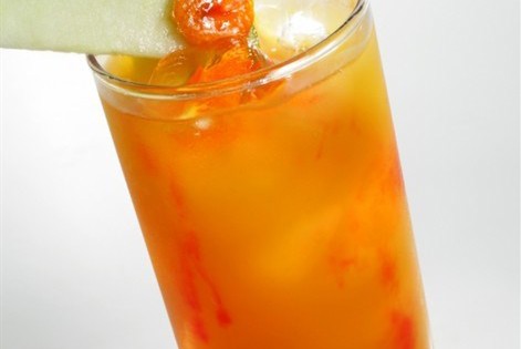 Коктейль с ромом на Хэллоуин