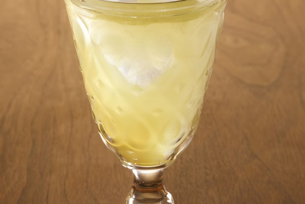 Коктейль «Виноградный физ» (Grape Fizz)