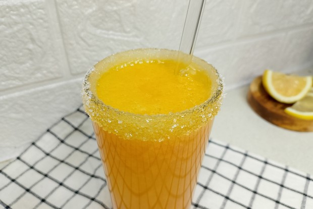 Коктейль с шампанским и манго на 14 февраля