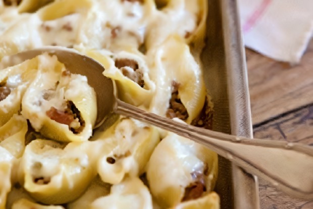 Кончильони фаршированные курицей и грибами