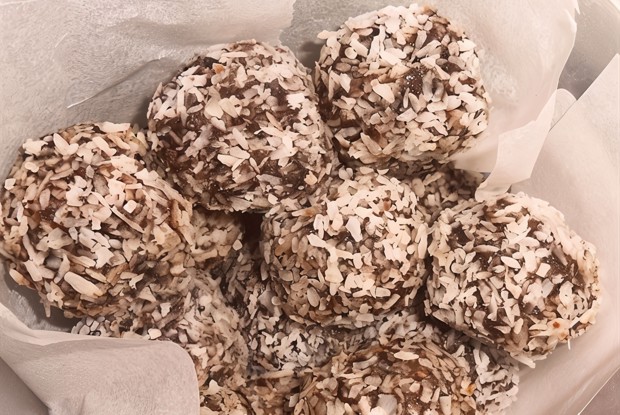 Конфеты из чернослива и орехов