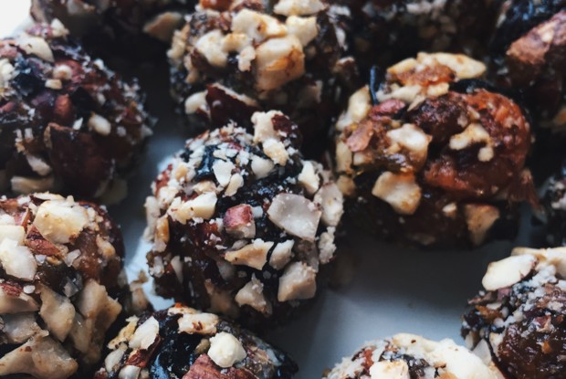 Конфеты из фундука и сухофруктов