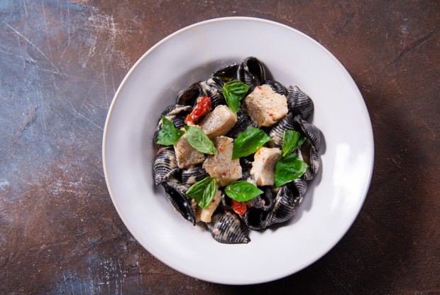 Конкильоне с лососем