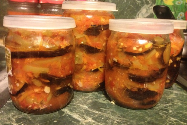 Консервированные баклажаны в томатном соусе