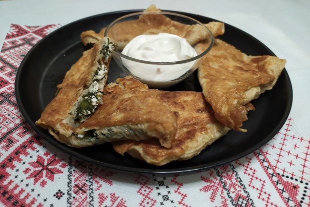 Конвертики из лаваша с творогом и зеленью