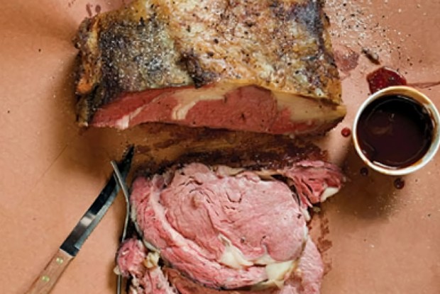 Копченое мясо с персиковым соусом чипотле