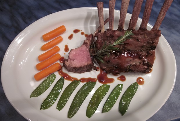 Корейка молочного теленка с овощами