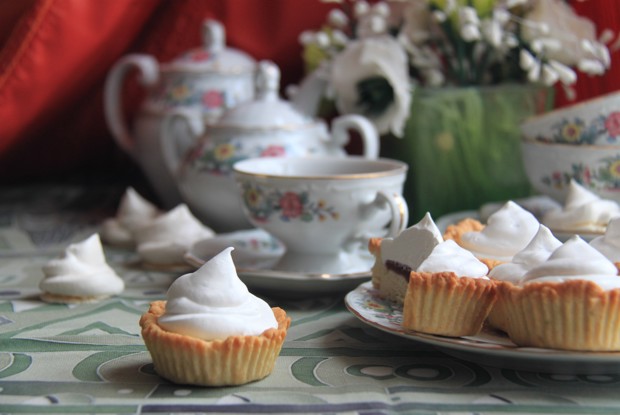 Корзиночки с белковым кремом