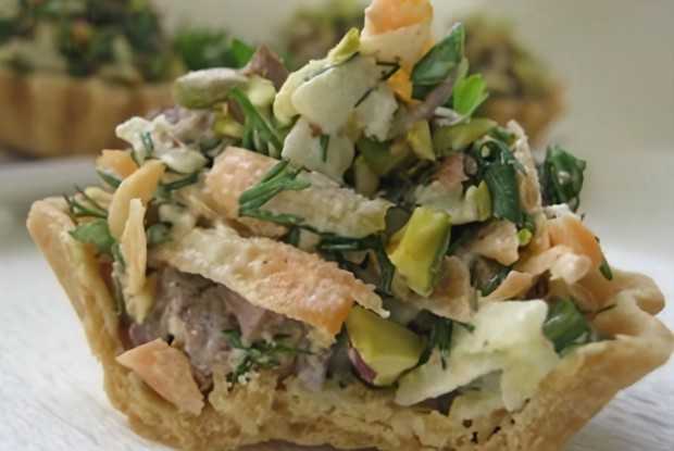 Корзиночки с мясным салатом