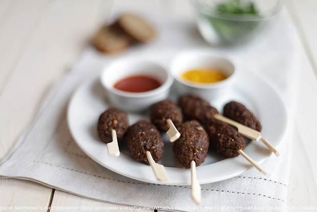 Котлеты из говядины с соусом табаско