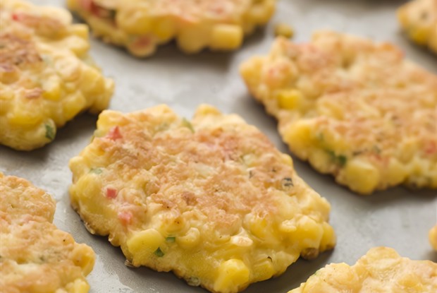 Котлеты из консервированной кукурузы со сметаной