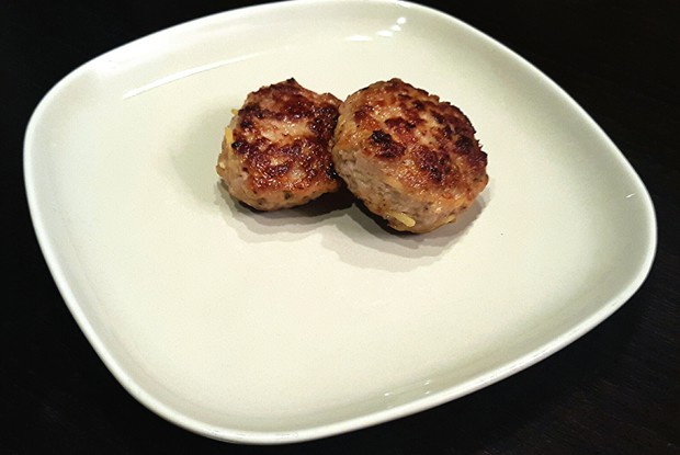 Котлеты из смеси свиного и говяжьего фарша с яйцом