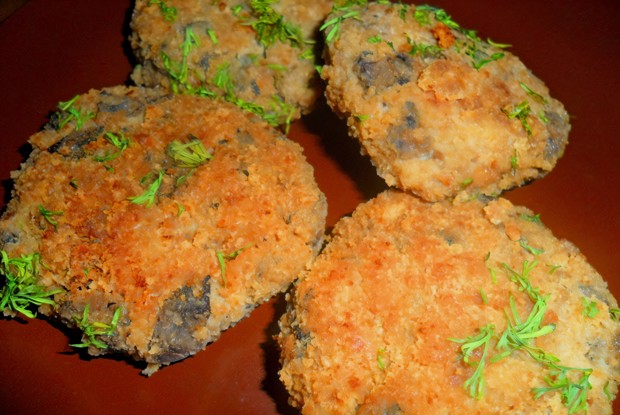 Котлеты мясные с грибами