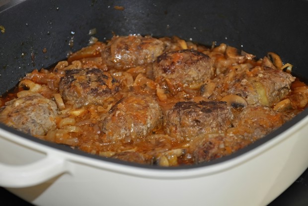 Котлеты в луковом соусе