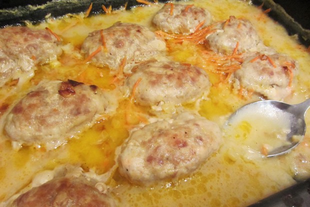 Котлеты в подливе