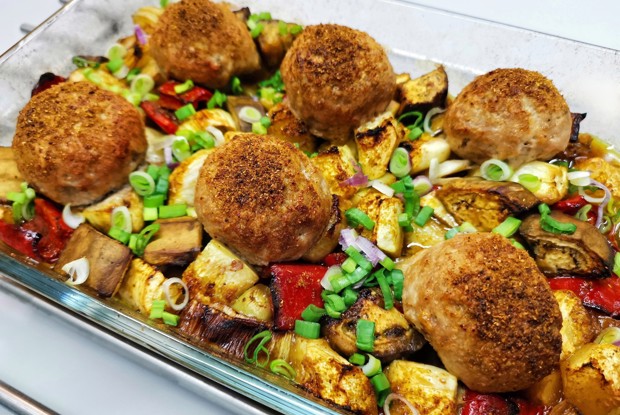 Котлеты из индейки на овощной подушке