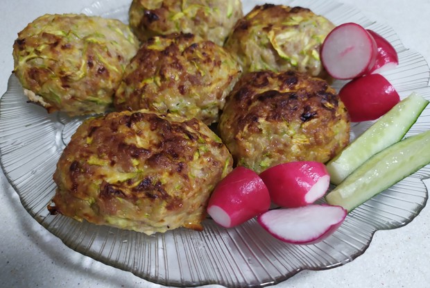 Котлеты из индейки с кабачком