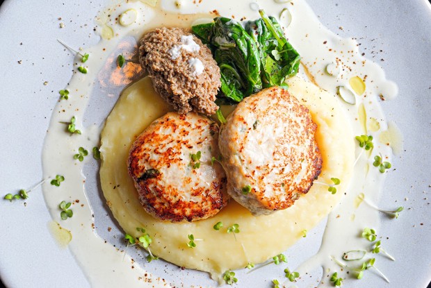 Котлеты из индейки с картофельным пюре и грибной икрой
