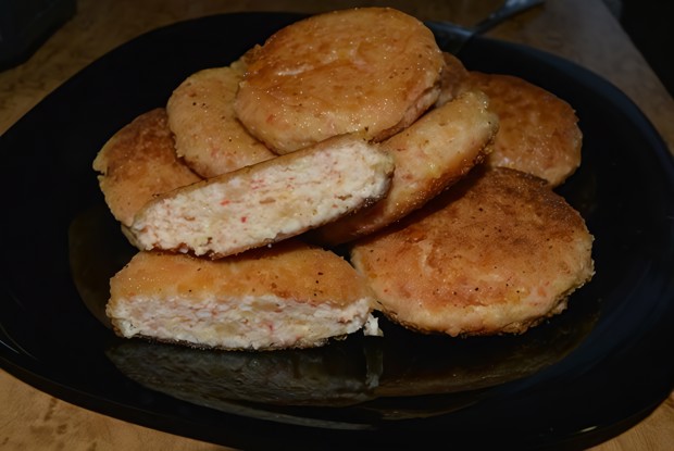 Котлеты из крабовых палочек с твердым сыром