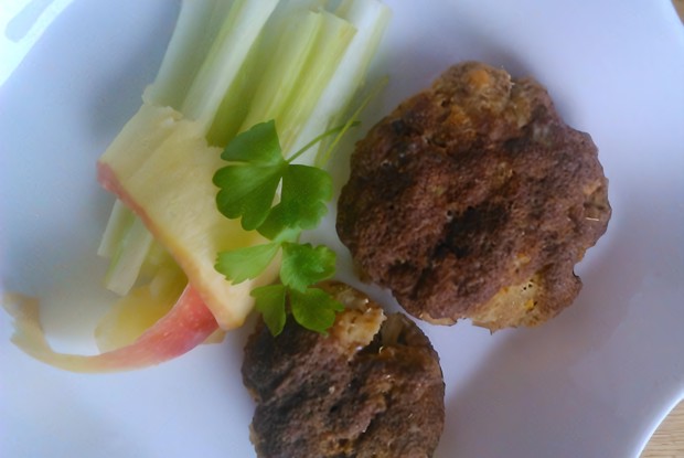 Котлеты из трески на пару с миксом из сельдерея
