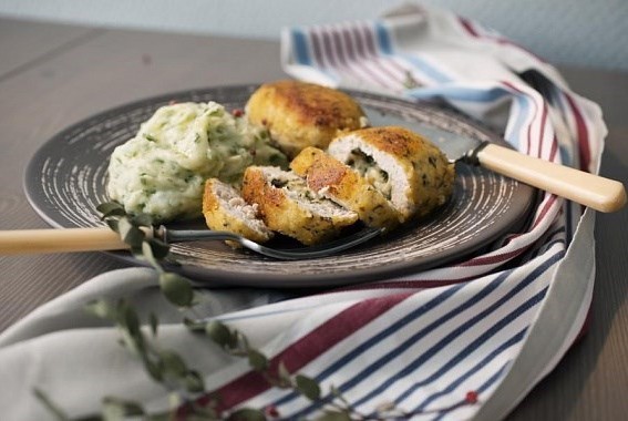 Котлеты куриные с сыром в мультиварке